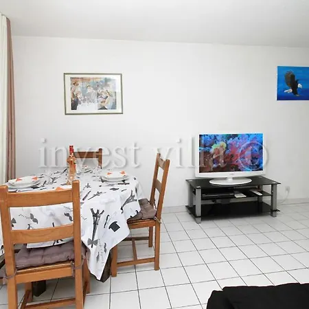 Mandelieu-la-napoule Sleeps 4 Pool Apartment