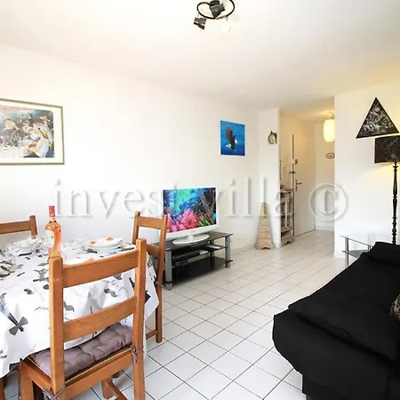 Mandelieu-la-napoule Sleeps 4 Pool Apartment *